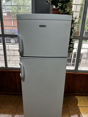 холодильник бу продаю: Холодильник Beko, Б/у, Двухкамерный, 160 *