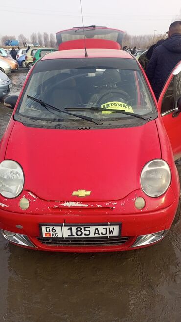 шевроле камаро цена: Красный хэтчбек Chevrolet Matiz с четырехдверным кузовом, выполненный