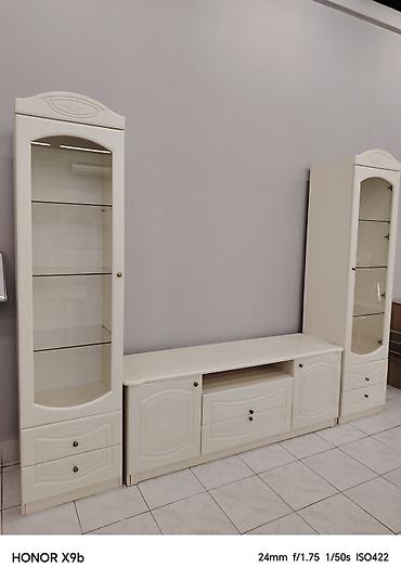 белый комод: Ağ rəngli qonaq otağı üçün modul divar dəsti - Klassik dizaynlı 3 — 2