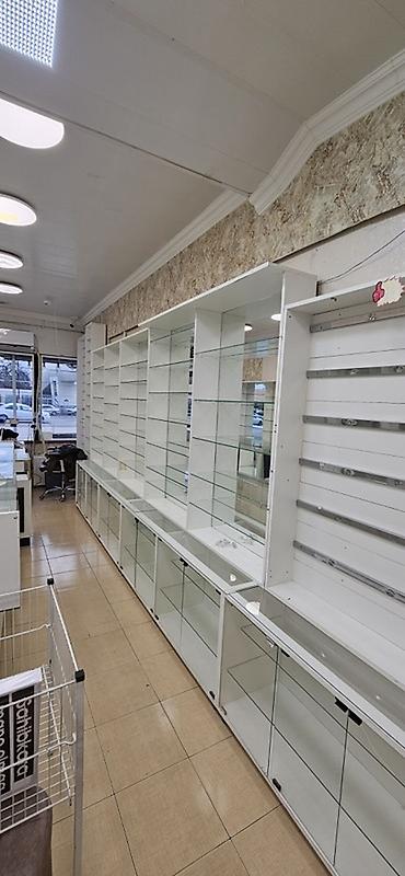 Digər biznes avadanlığı: Mağaza vitrin mebeli və avadanlıqları - Material: ağ rəngli MDF — 12
