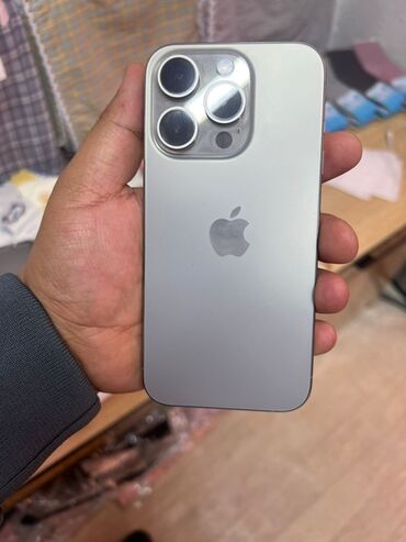 куплю швейные отходы: IPhone 15 Pro, Колдонулган, 256 ГБ, Natural Titanium, Кулакчындар, Заряддоочу түзүлүш, Коргоочу айнек, 90 %