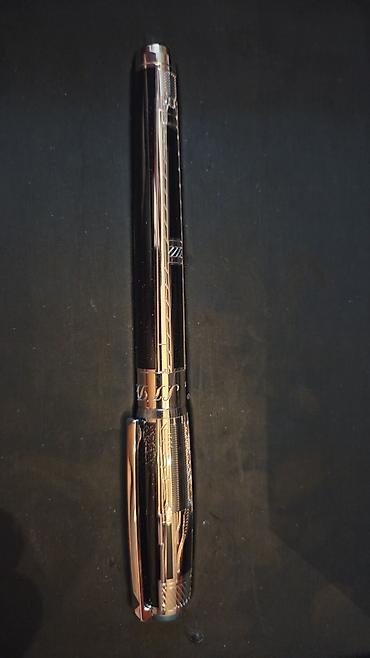 S.T.DUPONT qelemi,el ishidi,paladiy ve qizildan düzelib. Qiymeti 1900