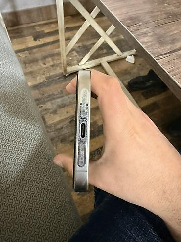 Apple iPhone: IPhone 15 Pro Max, Face ID — 3