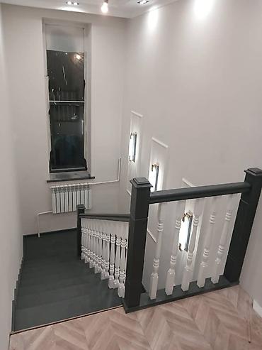 Деревянные лестницы: Деревянная лестница Для дома, Вид дерева: Орех, Форма лестницы: Много-маршевая, Стиль: Классический — 8