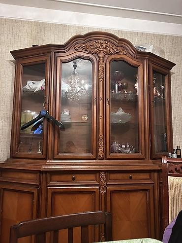 dolab skaf: Klassik üslubda iri vitrin-bufet. - Material: massiv ağac və — 1