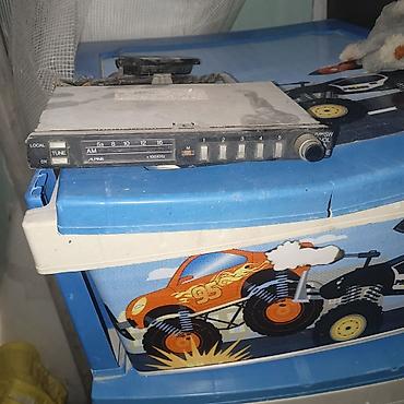 Köhnə model avtomobil maqnitofonları və radio baş blokları dəsti -