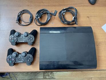 PS3 (Sony PlayStation 3): Продаю Sony PlayStation-3 super slim 2 хороших джойстика всё кабели