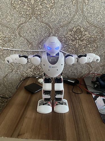robot əlcək: UBTECH Robotics Alpha Series interaktiv robot - Marka/model: UBTECH — 8