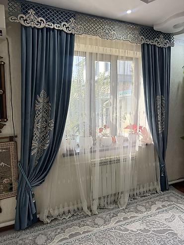 Продаются шторы с тюлем, голубого цвета, с ламбрекеном и подхватами