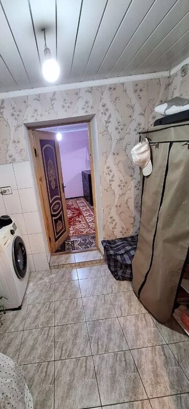 купить квартиру в рассрочку от хозяина: 55 кв. м, 3 бөлмө, Унаа токтотуучу жай, Сарай, Забор, тосулган