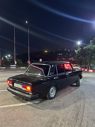 vaz nikel: VAZ 2107, qara rəng, sedan kuzov. Xüsusiyyətlər: - Arxa ötürməli, 4 — 3