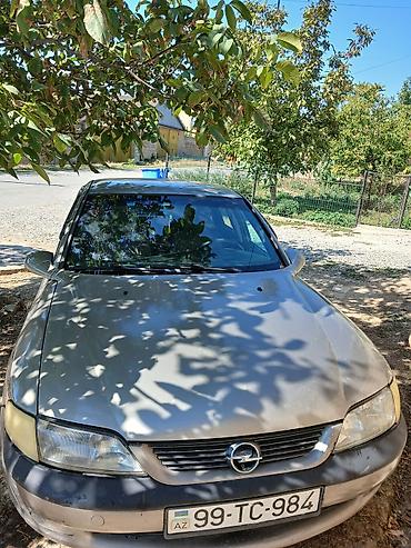 Opel: Opel Vectra B sedan - Kuzov: 4 qapılı sedan, boz rəng - Mühərrik və — 2
