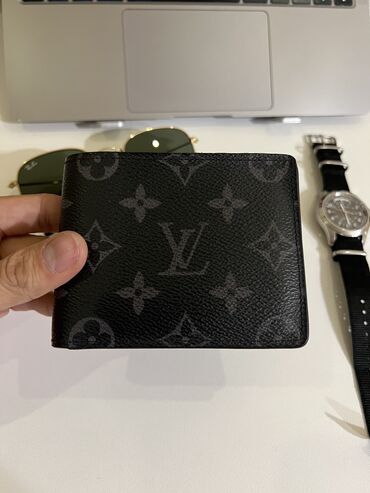 бу louis: Продаю Бумажник Louis Vuitton Multiple, серии Heritage. Материал