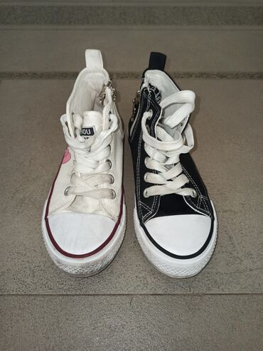 обувь для фитнеса: Кеды 30 размер, хорошего состояния. фирма Balahou kids shoes. Цена