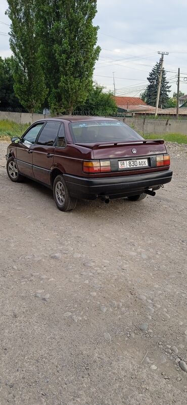 Volkswagen: Volkswagen Passat: 1989 г., 1.8 л, Механика, Газ, Седан