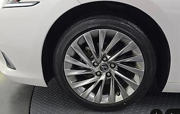 kia niro гибрид: Lexus ES: 2022 г., Седан — 5