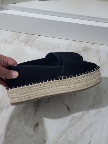 ağ mokasinlər: Qara espadril ayaqqabı - Model: slip-on espadril - Rəng: qara - Üst