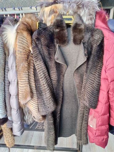 Шубы: Женские изделия из меха с поперечной полосой - Варианты — 13
