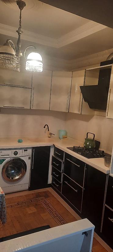 Uzunmüddətli kirayə mənzillər: Mənzildə 2 otaq planı: geniş dəhlizdən qonaq otağına və ayrıca mətbəxə — 3