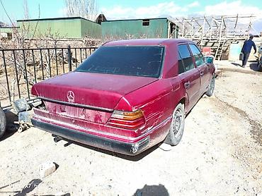крыло мерс 210: Mercedes-Benz W124: 1991 г., Седан — 4