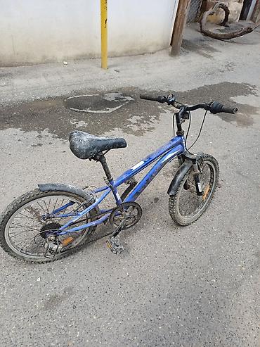 18 dyumlu velosiped: Uşaq velosipedi – 20 düym təkərlər, mavi rəng. Xüsusiyyətlər: - — 2