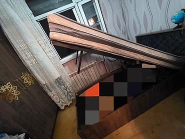 tek neferlik yataq desti: Asagi yeride var.Tək yataqlıq çarpayı, başlığı tünd parça ilə — 3