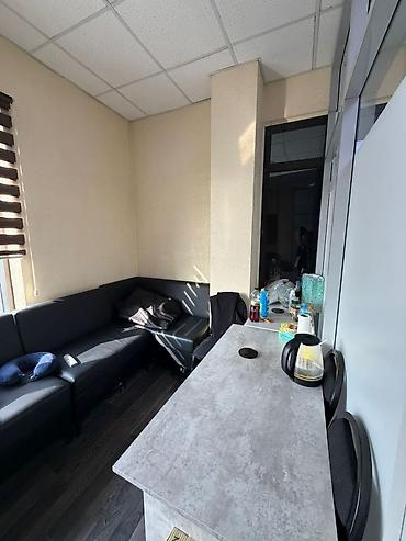 Аренда офисов: Ул. Горького Сдается офисы Площадь: 28м2 Промежуточный этаж — 7