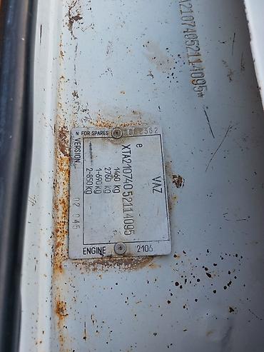 VAZ (LADA): VAZ 2107 sedan – klassik ağ rəngdə, 4 qapılı, arxaötürücülü. Texniki — 9