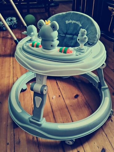 Tibbi avadanlıq: Uşaq yeriyən “Babywalker” yürütməçi - Rəng: boz/ağ tonları - Dairəvi