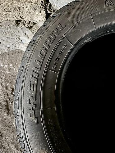 avtomobil ucun aksesuarlar: 2 ədəd Premiorri markalı avtomobil şini. Şinlərin üzərində — 4