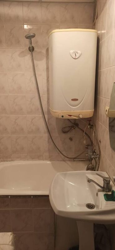 Uzunmüddətli kirayə mənzillər: Yasamalda Qismət şadliq evinə yaxın 9 mertebeli binanın 3-cü — 4