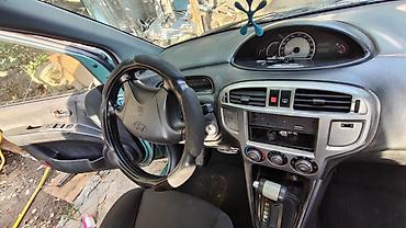 боковая: Hyundai lavita - Просторный пятиместный салон с тремя полноценными — 1