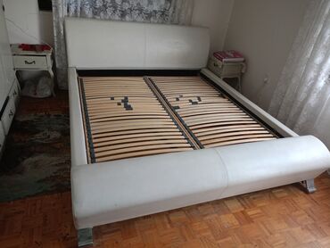 poklanjam bračni krevet: King size bed