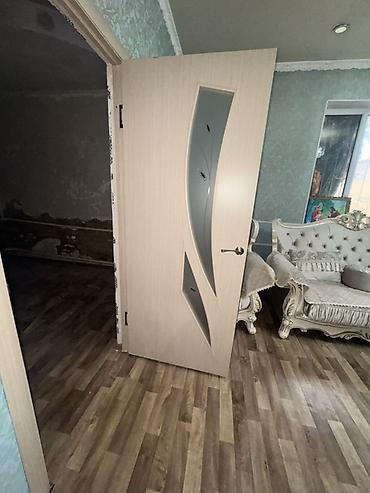 тошоки бу: Межкомнатная дверь, Б/у, Со стеклом, Одностворчатая, Деревянная, Распашная, цвет - Бежевый — 7