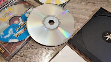 Другая аудиотехника: Продам свои б/у компакт диски, есть царапины на дисках, есть без — 9