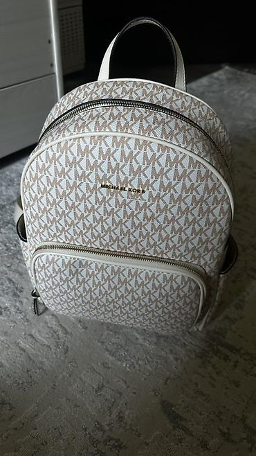 Рюкзак Michael Kors с монограммным принтом MK - Компактный городской