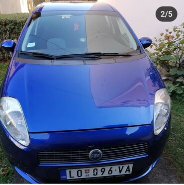 hitna prodaja automobila крушевац: Fiat Punto u plavoj boji. Ovaj automobil je praktičan izbor za gradsku