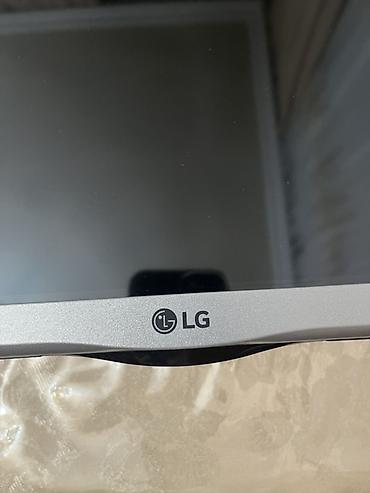 LG televizor (gümüş çərçivə) - Ekran: təxminən 32–40 düym diaqonal