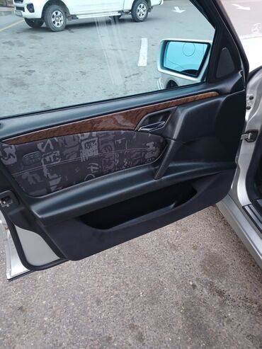 Mercedes-Benz: Mercedes-Benz E-Class: 2 l | 1998 il Sedan — 7