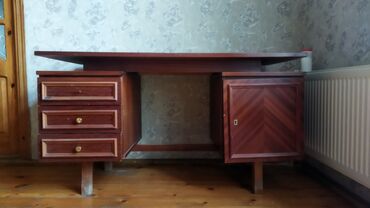 кухонный стол и стулья: Yazı masası, İşlənmiş, Açılmayan, Dördbucaq masa