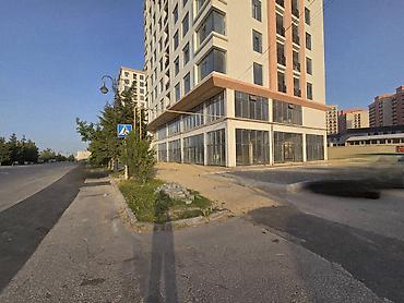 dernegul: Dərnəgül metrosunun çıxışında geniş vitrinli, iki səviyyəli obyekt — 1