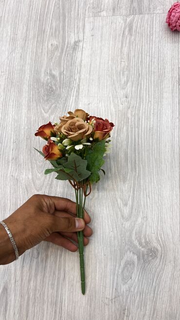 Süni güllər: Suni gullerin topdan perakenden satisi
5 azn baslayan qiymetler — 24