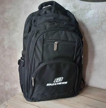 Torbe: Podeljeni unutrašnji deo + srednji i dva mala dela, skladište za piće — 15