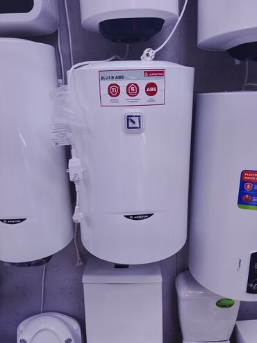 ariel капсула: Электрический водонагреватель Ariston BLU1 R ABS, выполненный в белом