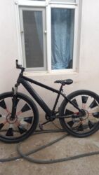 İdman velosipedləri: Dağ velosipedi – 27.5” təkərlər, disk əyləclər, amortizatorlu ön