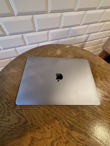 Mətbəx texnikası: 💻 MacBook Air 2020 13.6” – M1 Chip (Intel Core i3, 256 GB SSD, 8 GB