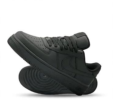 nike air force zima: Nike Air Force 1 Low – triple black - Klasični košarkaški dizajn sa — 1