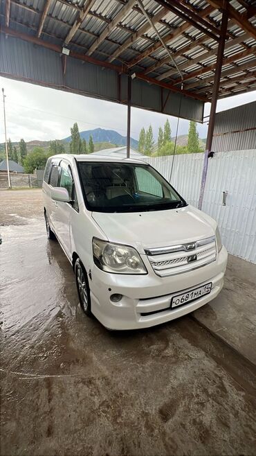 шины на рав 4: Toyota Noah: 2003 г., 2 л, Автомат, Бензин, Вэн/Минивэн
