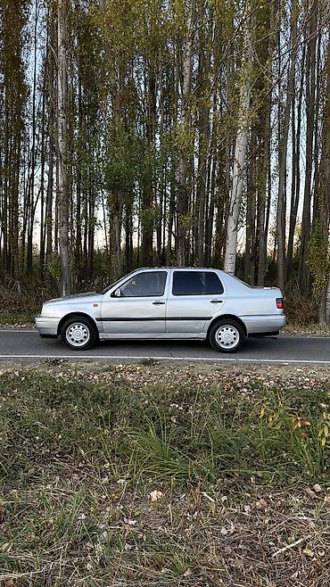 Volkswagen: Volkswagen Vento: 1993 г., 1.8 л, Механика, Бензин, Седан — 3