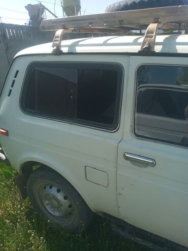 ВАЗ (ЛАДА): ВАЗ (ЛАДА) 4x4 Нива: 1998 г., 1.7 л, Механика, Бензин, Внедорожник